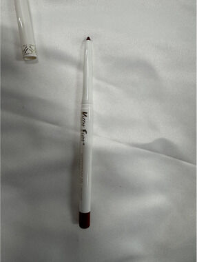 Belle Beauty Kisser Fixer Waterproof Gel Lip Liner in True Red